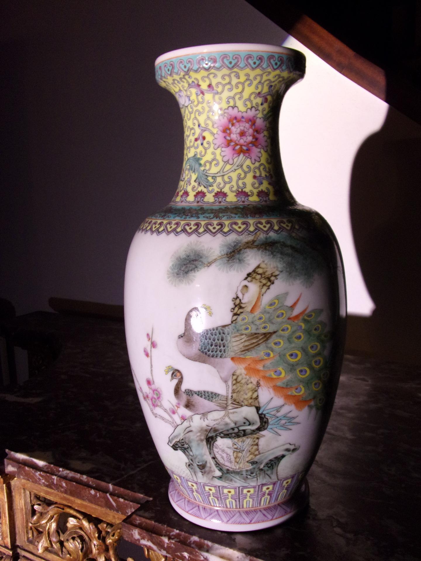 Vaso cinese. Antiquariato su Anticoantico